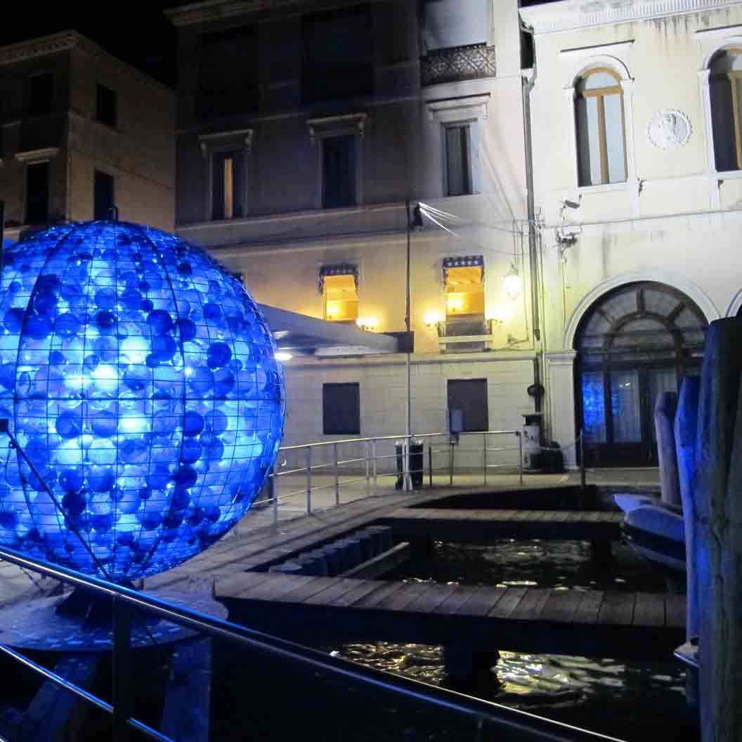 Luna Piena sculpture in Venice
